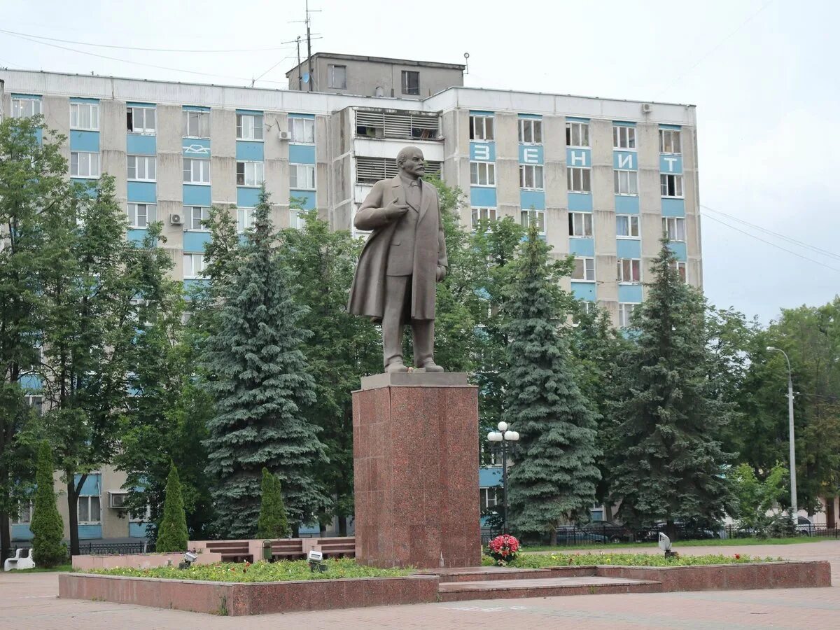 Площадь красногорска. Памятник владимиру ильичу ленину кумертау. Площадь ленина красногорск. Площадь красногорска. Площадь красногорска.