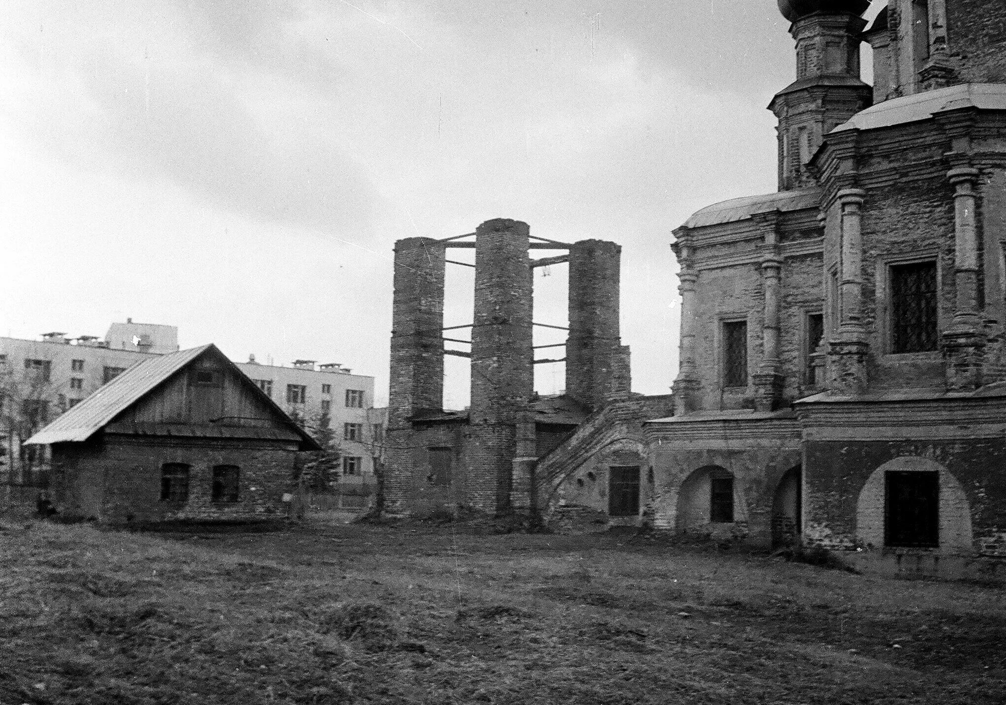 Село зюзино. Село Зюзино Москва. Церковь Бориса и Глеба в Зюзино. Усадьба Зюзино. Борисоглебский храм Перекопская.