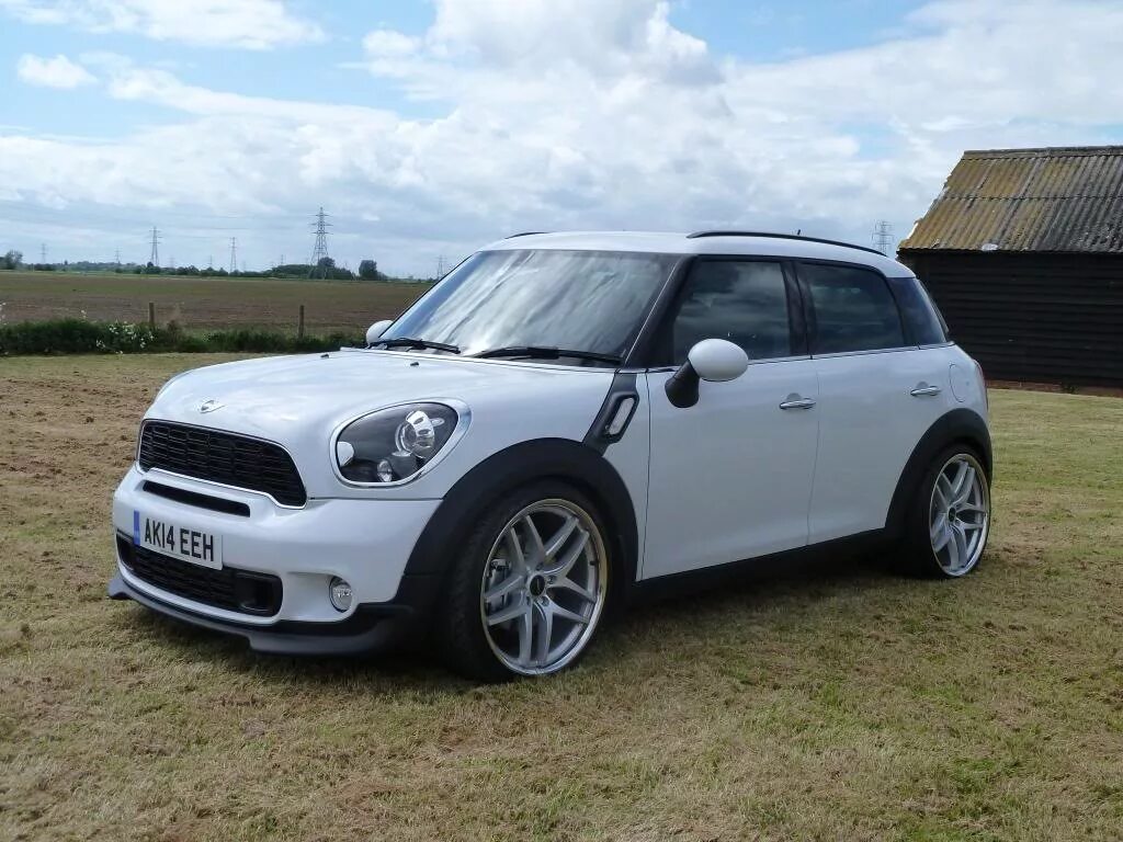Мини вариант. Mini cooper countryman s 2025 обвес. мини купер кантри мэн тюнинговый. mini countryman 2025 tuning. mini countryman f tuning 2025.