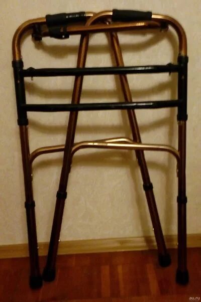 Ходунки амрус amw1b72. Ходунки для пожилых людей отдам. Ходунки для взрослого человека. Ходунки для пожилых людей отдам. Ходунки с костылями для инвалидов и пожилых.