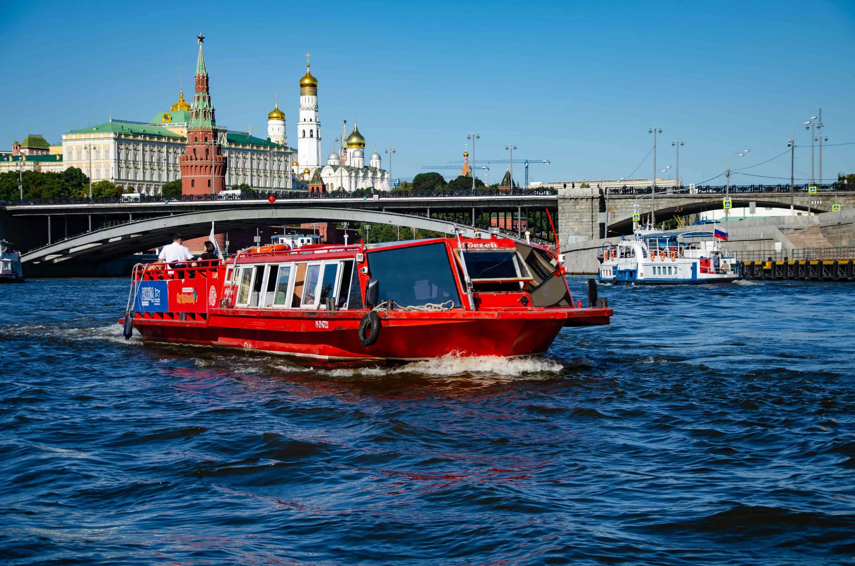 Речные экскурсии по москве реке. Теплоход Идегей Москва. Теплоход Венеция Москва. Теплоход Москва река. Теплоходная прогулка по Москве реке.