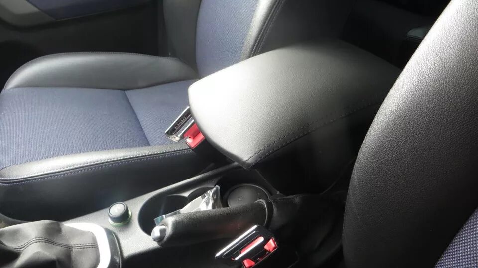 Подлокотники ленд ровер фрилендер 2. Подлокотник на land rover freelander 2. Подлокотник фрилендер 2. Подлокотники ленд ровер фрилендер 2. Подлокотник фрилендер 2 дизель 2.