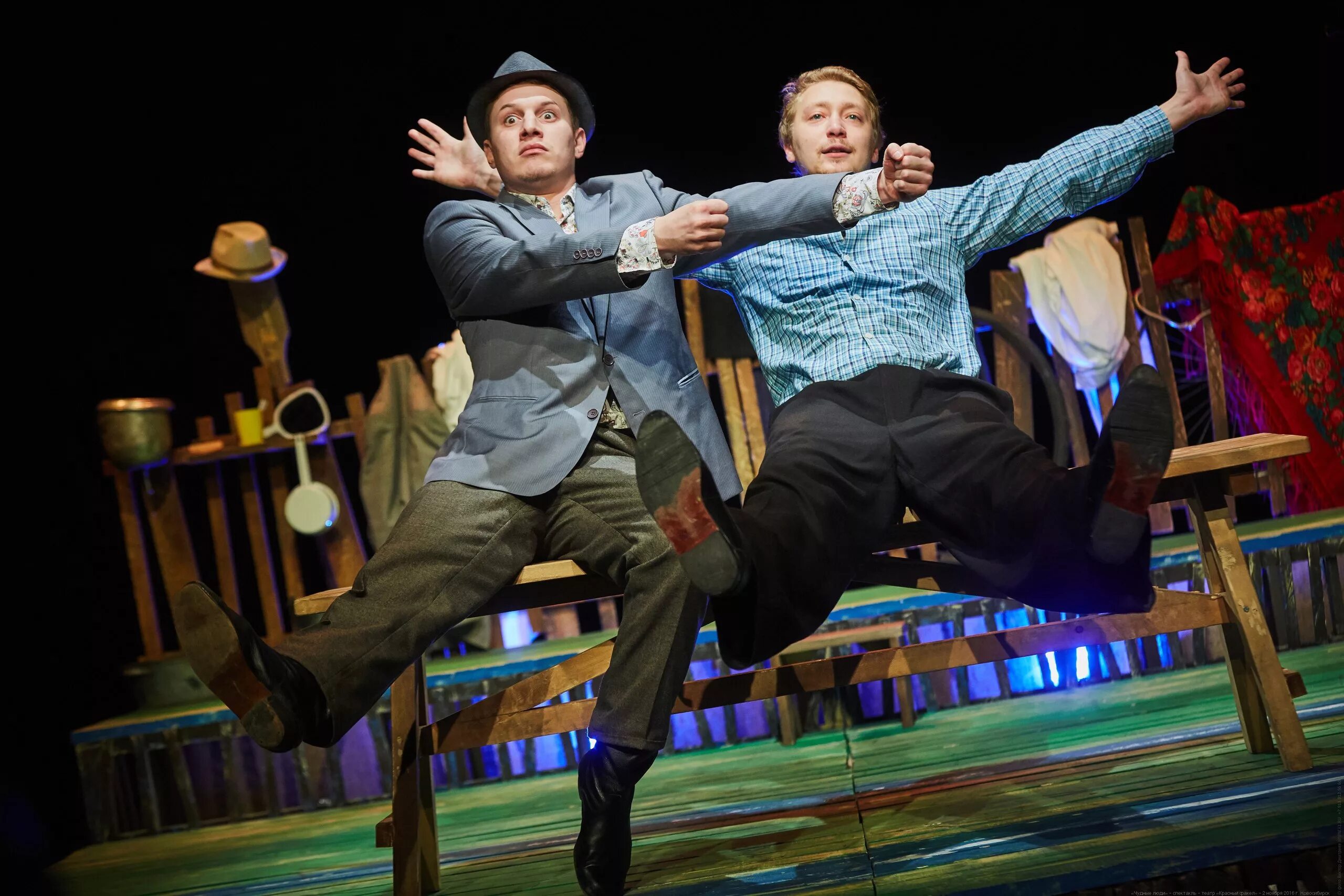 Новосибирский театр красный факел афиша. Красный факел кафе. Красный факел новосибирск афиша. Театр красный факел новосибирск логотип. Кинотеатр факел в комсомольске на амуре расписание сеансов.