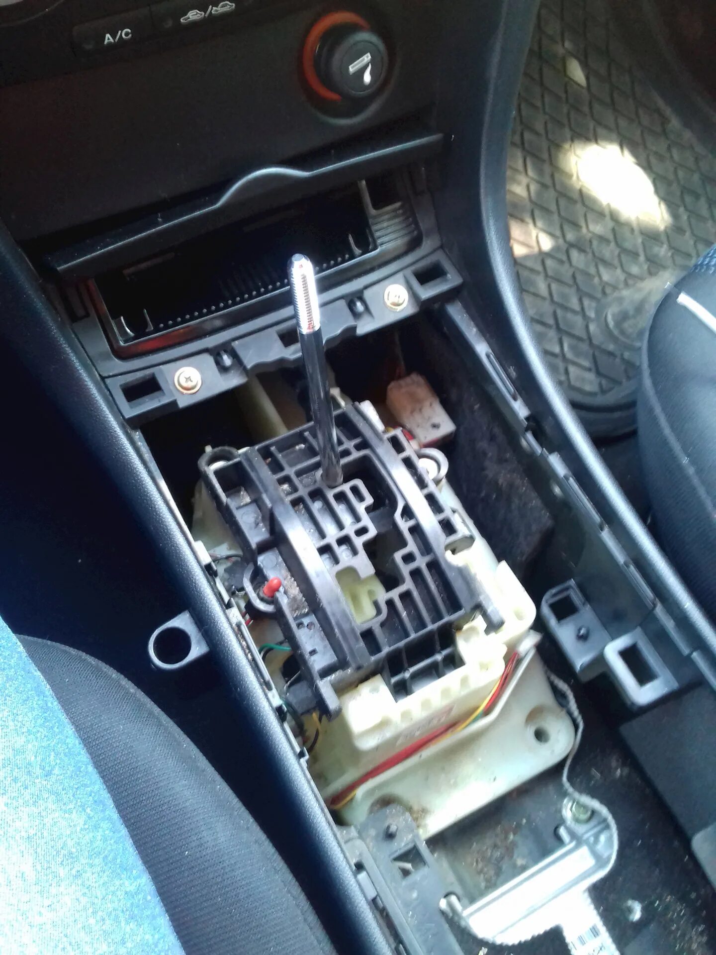 Как снять ручку акпп мазда 3 бл Освежаем ручку кпп Mazda CX-7, 2,3 л, 2008 года стайлинг DRIVE2
