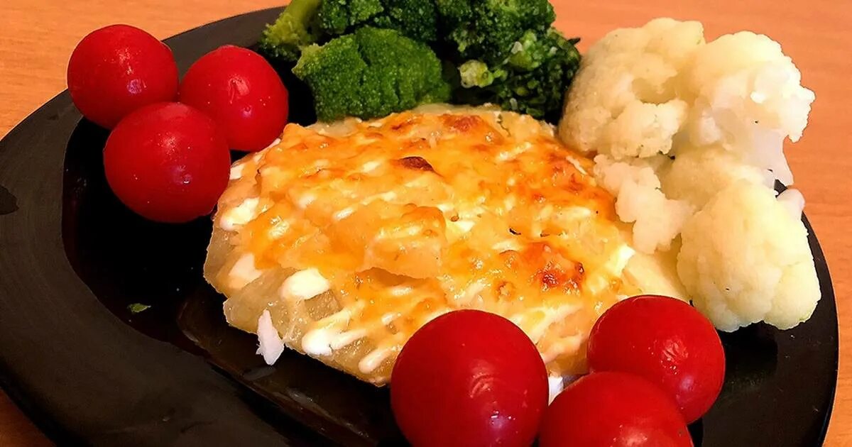 Куриная грудка с ананасами. Курица запеченная с ананасами. Филе куриное запеченное с ананасом. Грудка с ананасами. Салат с сельдереем и куриной грудкой.