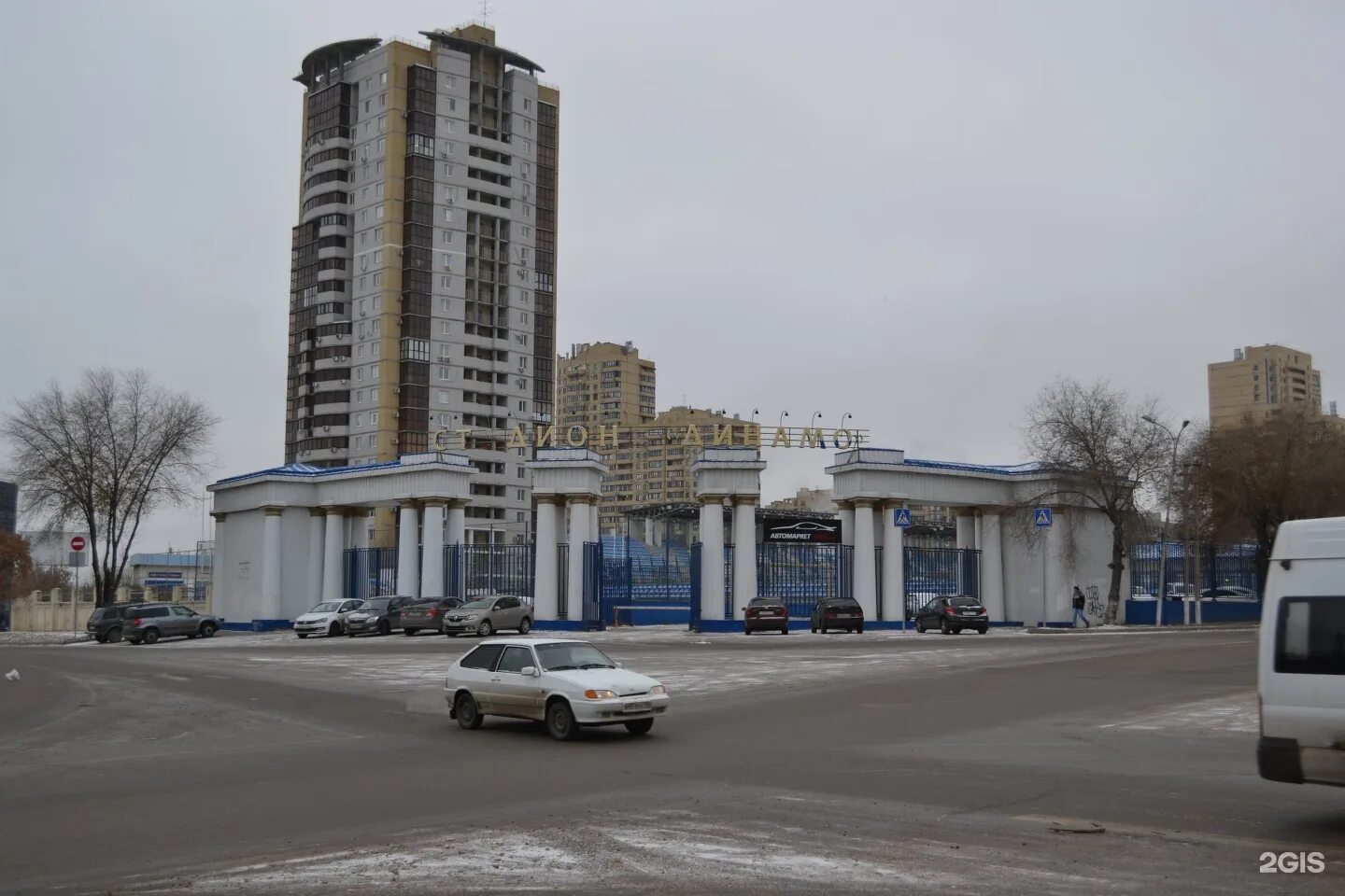 Волгоград, площадь Привокзальная дом 1/7. магазин