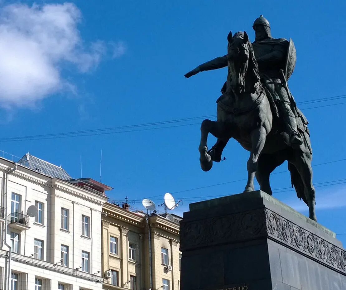 Как выглядит памятник юрию долгорукому. Памятник юрию долгорукому. памятник долгорукому в москве.