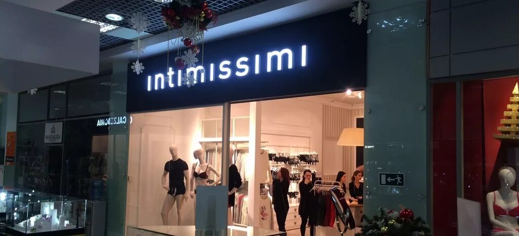 Интимиссими тверь. Intimissimi краснодар. Витрины интимиссими 2022. Intimissimi магазин. Intimissimi фото магазина.