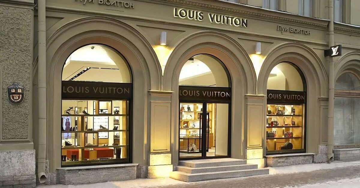 Louis vuitton бутик. Луи витон москва. Louis vuitton цум магазины. Сумка луи джо. Луи виттон альма.