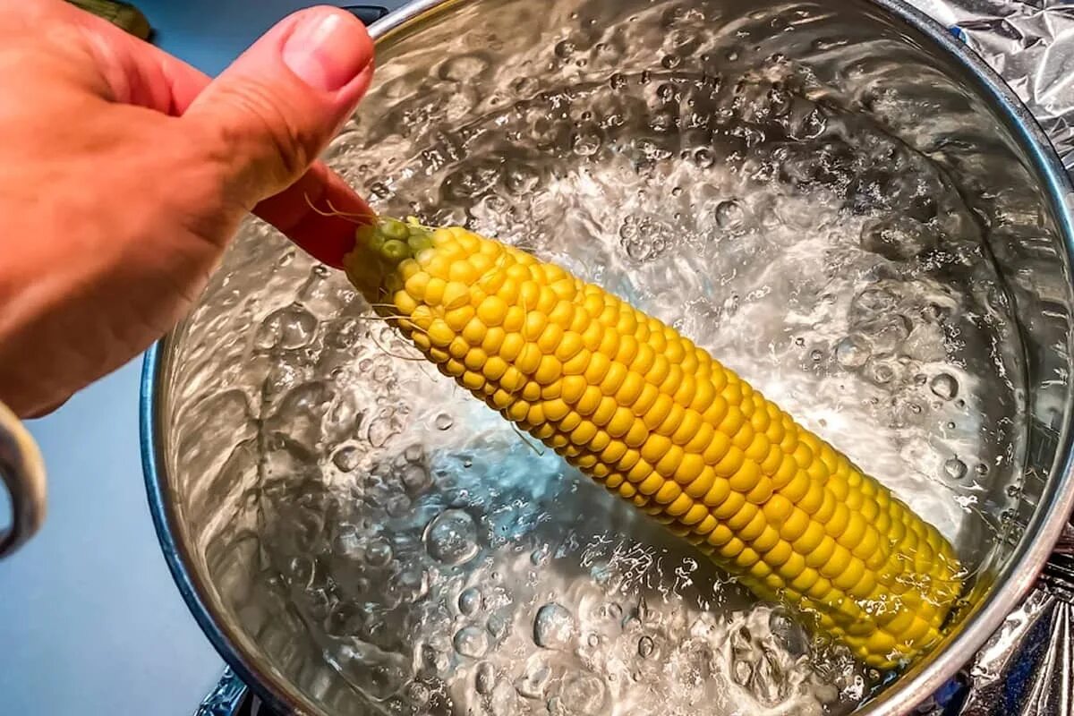 Как приготовить вареную кукурузу