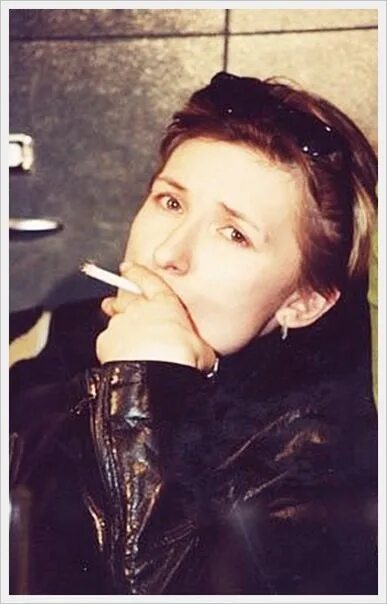 Курящая арбенина. Арбенина и асет гайрабекова. Не кури ночные снайперы. Арбенина с сигаретой. Ночные снайперы обои на рабочий стол.