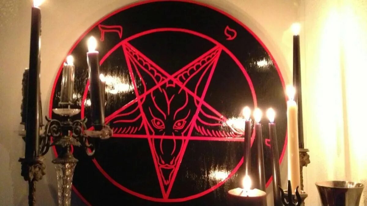 Пентаграмма дьявола. Satanic ritual. Девушка с пентаграммой. Satanic ritual. Кропоткин церковь сатаны.