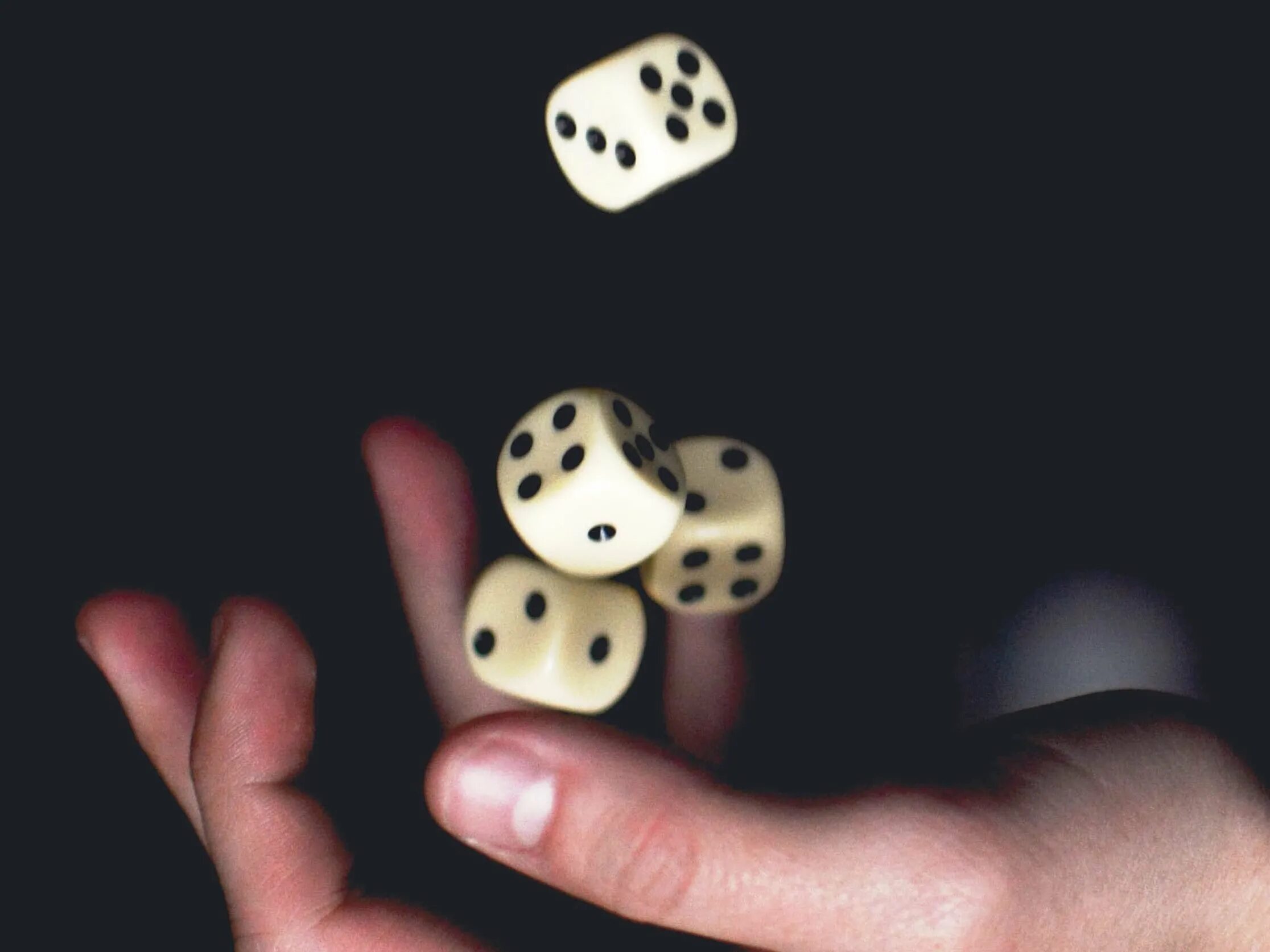 Игральные кубики. Игральные кубики. Игральные кубики. Кости, игра: игральные кости. Игральные кости черные.
