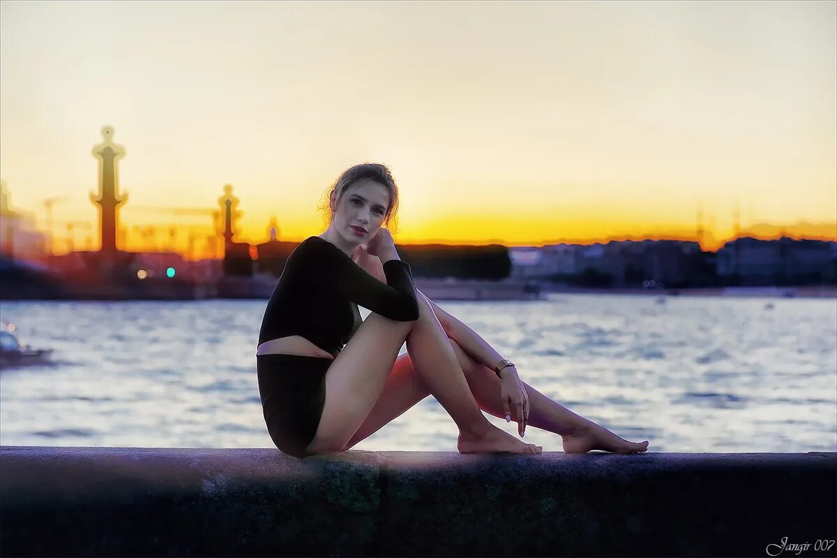 девушка призрак. фотосессия прогулка по питеру. санкт-петербург июнь белые ночи. город белых ночей. девочка белые ночи.