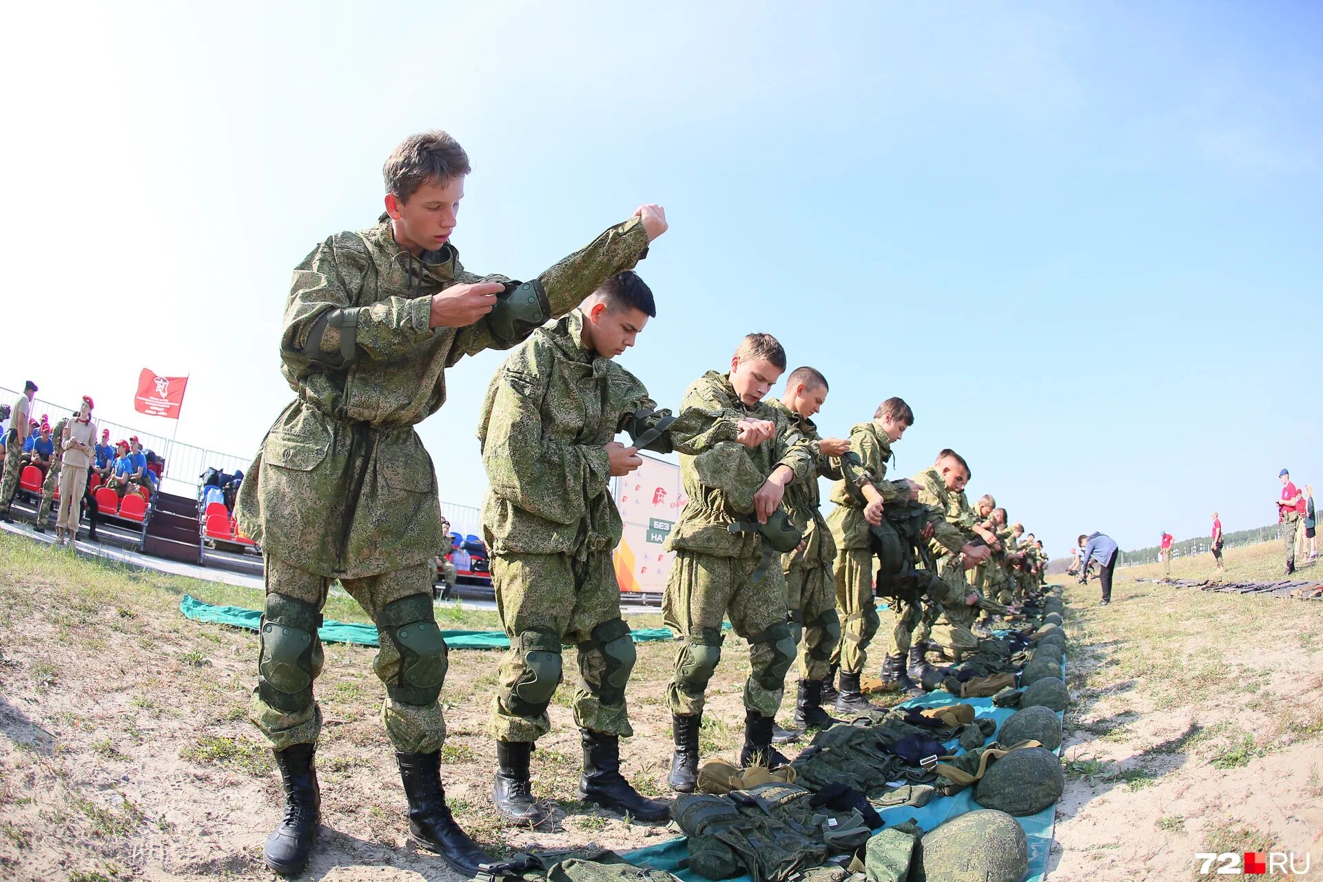 3 октября 2014. Мобилизованные военнослужащие. Солдаты России на Украине. Добрые люди военные. Военные бегут.