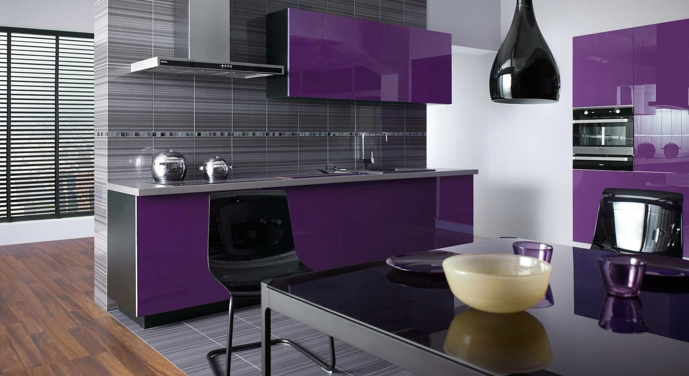 Фиолетовая комбинация. Кухни Алвик баклажан. Кухня в сиреневых тонах. Кухня в сиреневом цвете. Цветные кухни.