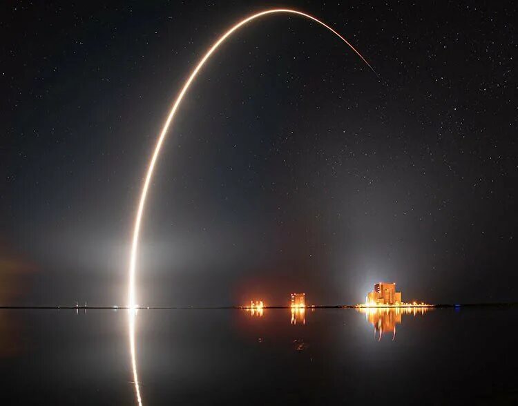 Полет в космос беларусь. Starlink Falcon 9. Космический аппарат Старлинк. Запуск ракеты SPACEX. Starlink SPACEX.