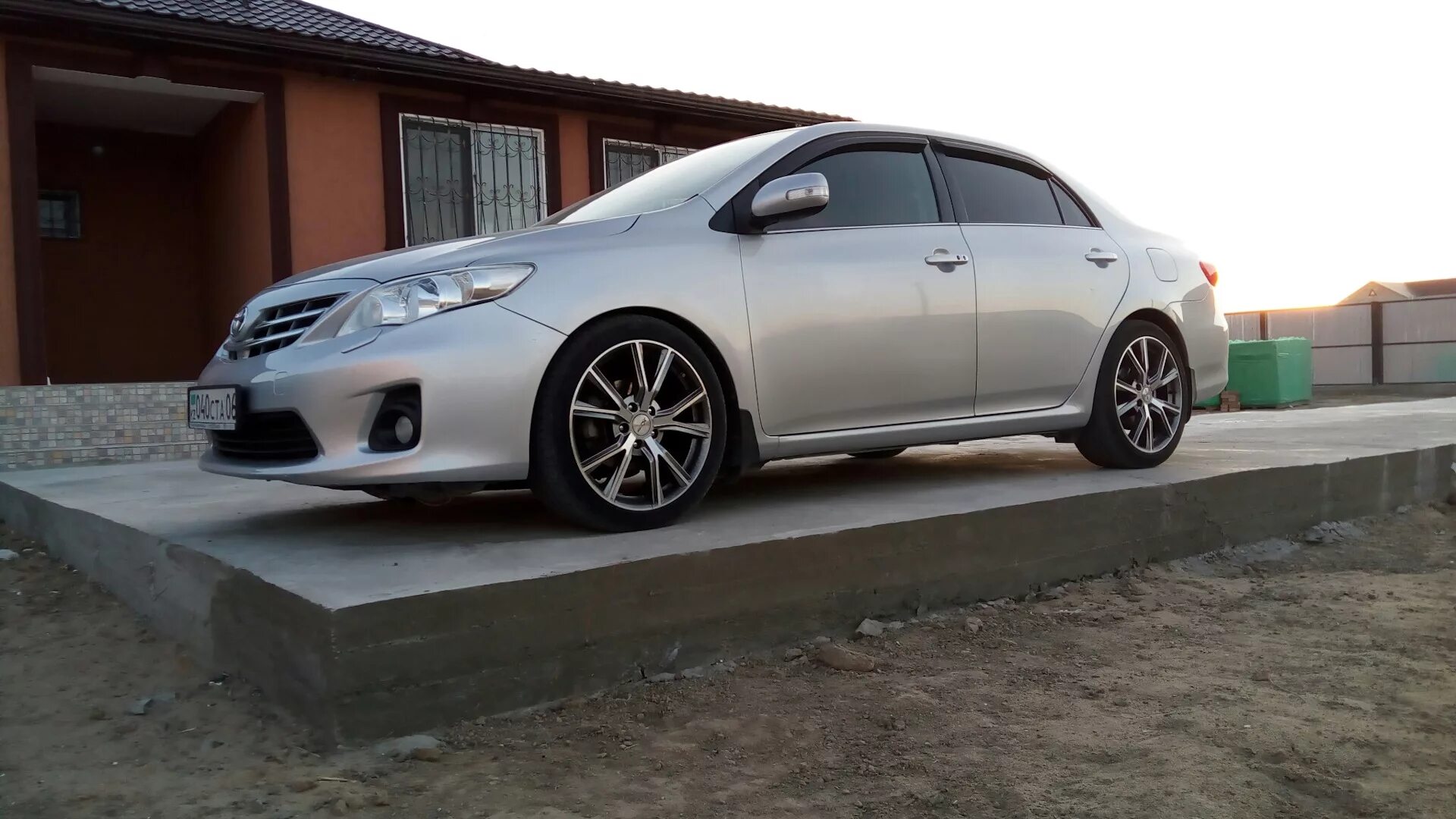 Диски камри 16 радиус. Тойота Королла 10 на литье. Toyota Corolla e150 r18. Toyota Corolla 2012 на литье. Тойота Королла 2010 на литье.