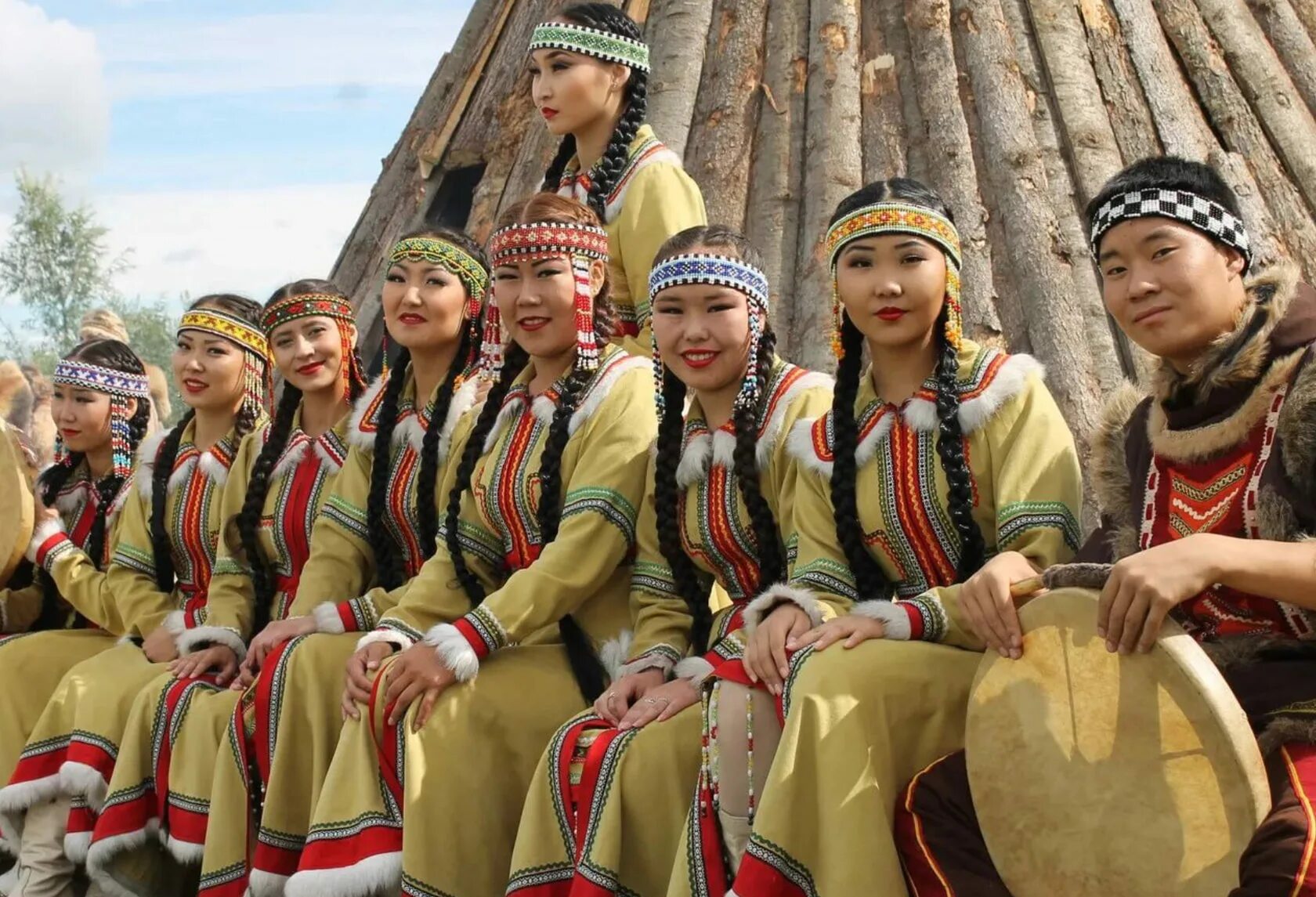 Тунгусы эвенки Забайкалья. Народы Забайкалья эвенки. Эвенки Забайкалья Национальная одежда. Эвенки народы дальнего Востока. Народы проживающие в красноярске