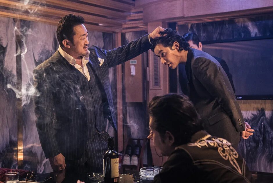 Гангстер, коп и дьявол (2019). Ма дон-сок гангстер. Гангстер коп и дьявол. Гангстер копи дьявол. Гангстер копи дьявол.