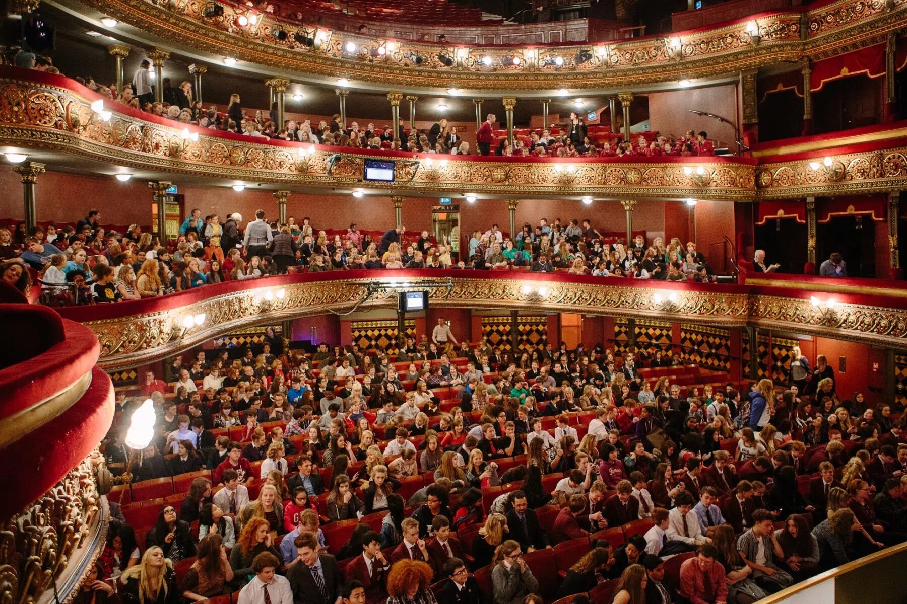 Grand Theatre, Leeds. Leeds Grand Theatre and Opera House. Блэкпул Англия Grand Theatre. Театр LDM.