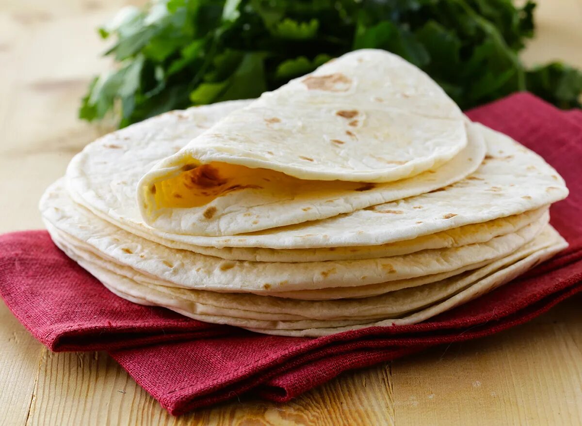 Лаваш из кукурузной муки. Лепешки мексиканские тортилья delicados. (30 см) 5 уп. Кукурузные лепешки тортильи. Мексиканские лепешки delicados tortillas.