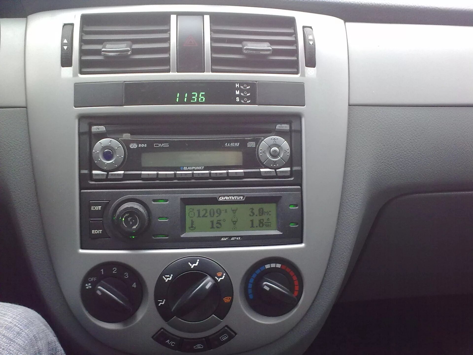 Магнитофон лачетти. Chevrolet lacetti 2011 магнитола. Штатная магнитола шевроле лачетти седан 2008. Магнитофон лачетти. Lacetti 2008 магнитола.