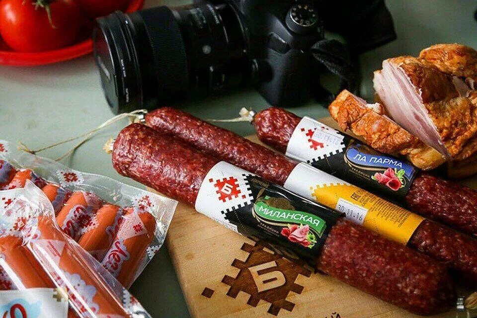 Белорусская колбаса финский сервелат. Киндюк гродненский мясокомбинат. Белорусская колбаса фото. Колбаса белорусская борисовский мясокомбинат. Белорусская продукция колбасы.