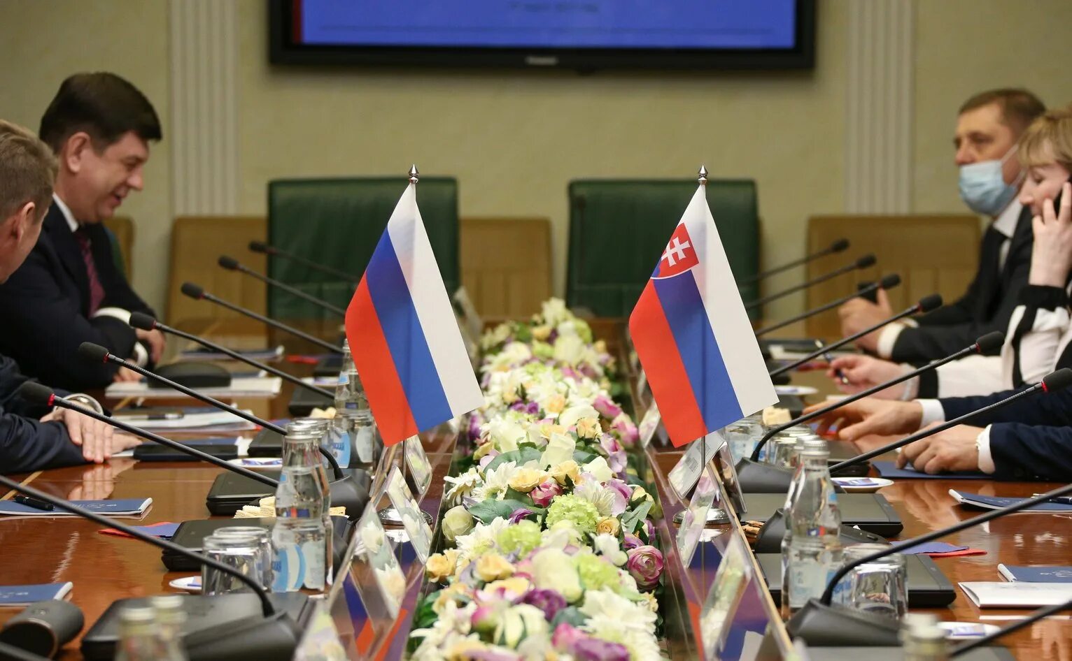 Словакия дружит с россией. Национальный совет словакии. Словакия дружит с россией. Словакия дружит с россией. Словацкий флаг и российский флаг.