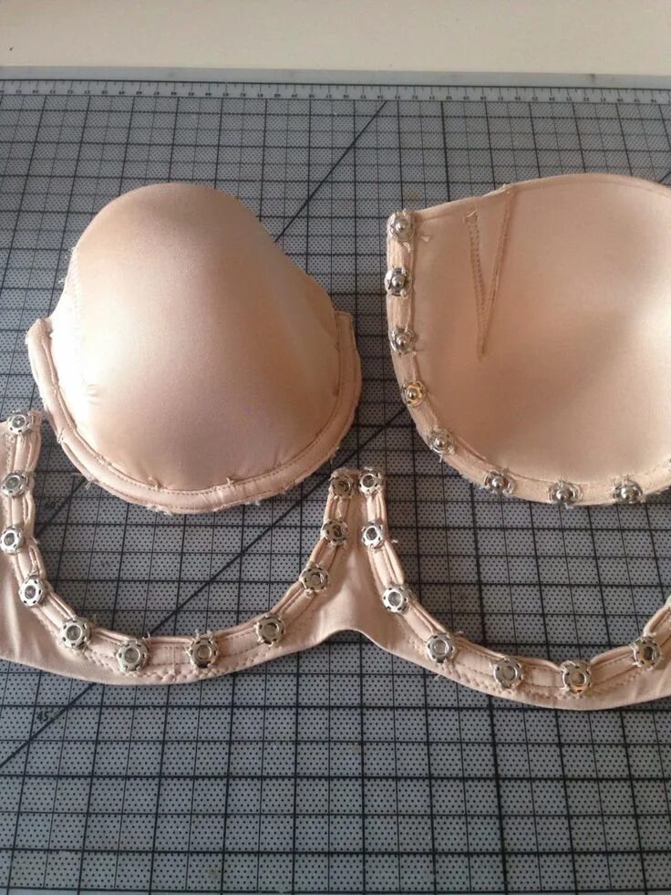 Что можно сделать из старых лифчиков by Ivania Carpio: DIY T Strap Bra Diy bra, Diy bra top, Diy clothes