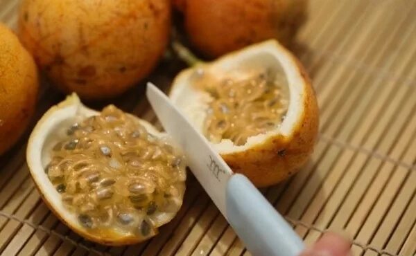 Маракуйя. Спелая маракуйя. Что едят в маракуйе. Маракуйя. Что едят в маракуйе.