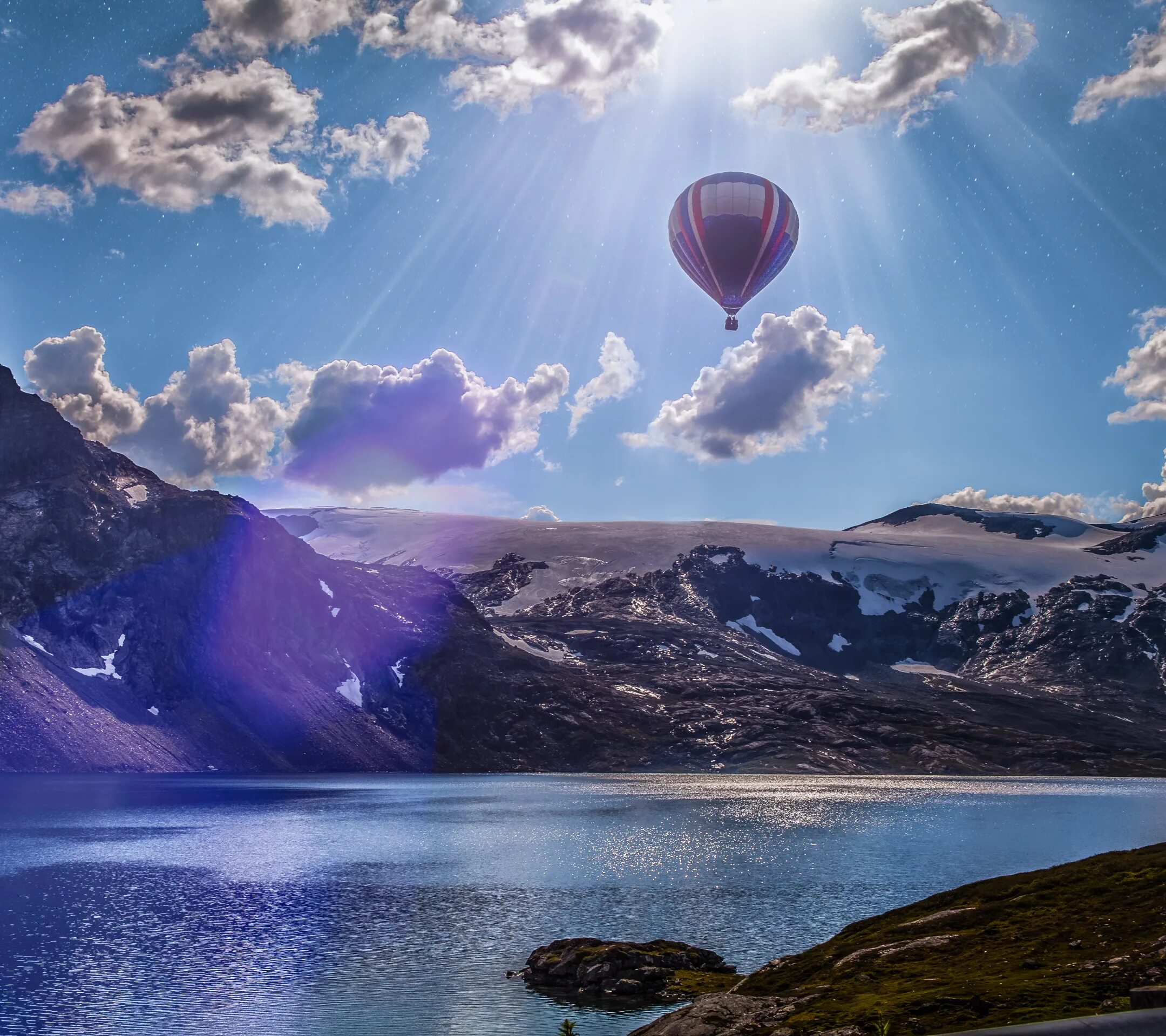Воздушные шары в горах. Воздушный шар в горах. Воздушный шар в небе. Воздушный шар над горами. Шар над морем