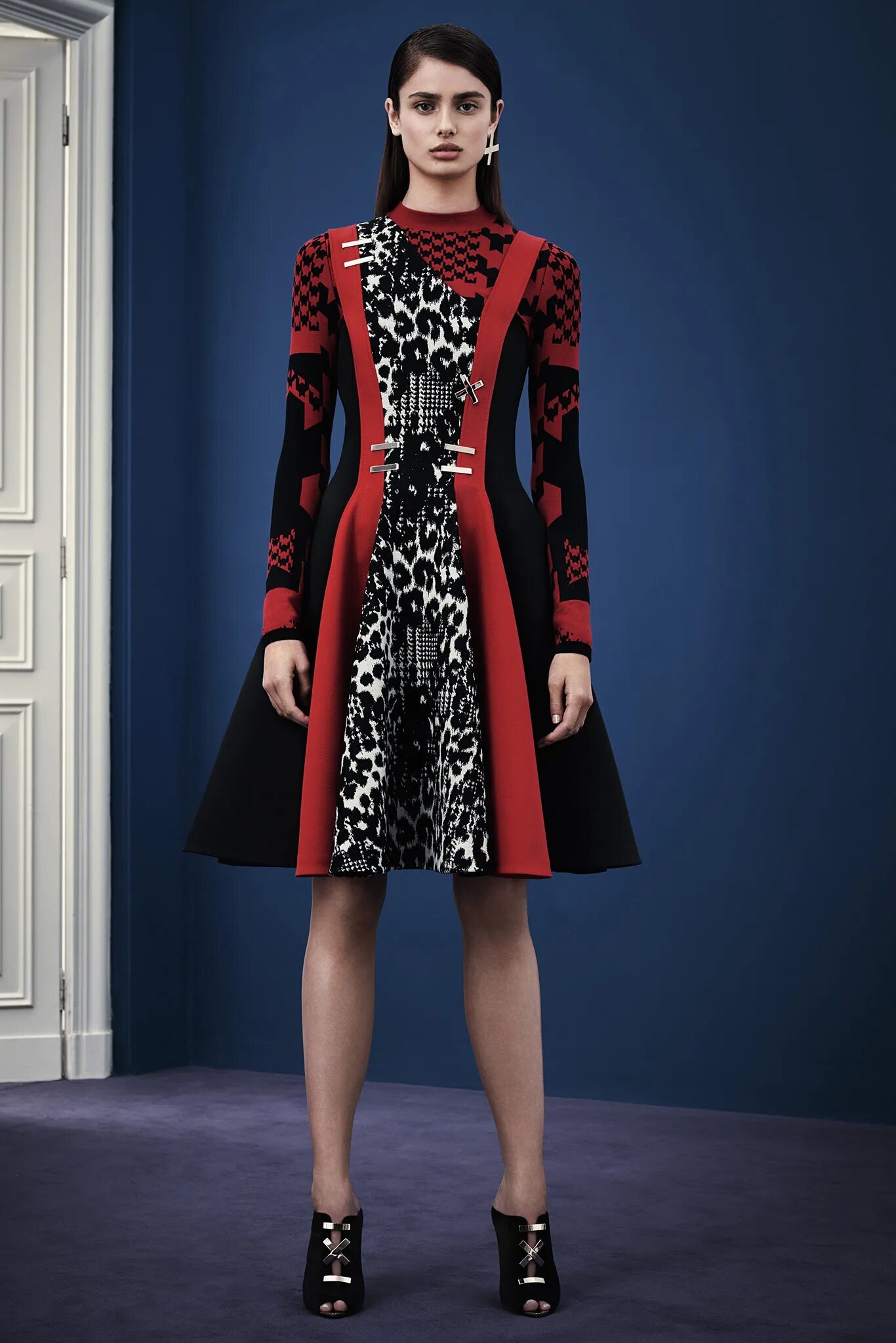 Collection 2015. Версаче pre Fall. Пальто Версаче 2020. Versace коллекция 2015. Зимние коллекции одежды Версаче.