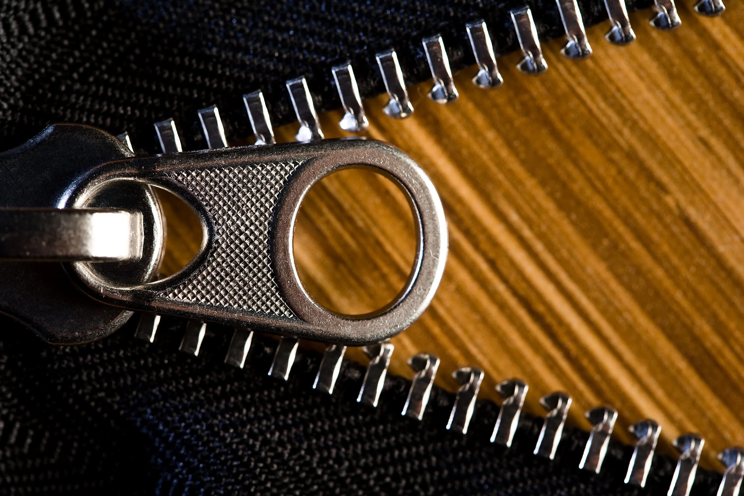 Прототип молнии. Застежка молния на куртке. Прототип молнии. Гидеон сундбек молния. Разряд молнии.