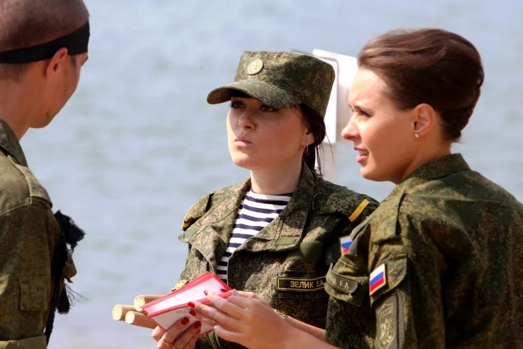 Девушка морской пехотинец