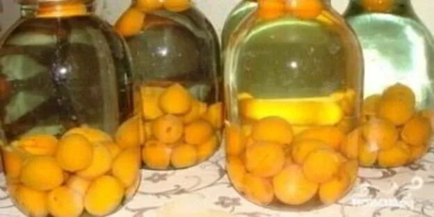 Компот с лимонной кислотой. Компот из абрикосов. Абрикосовый компот с лимонкой в трехлитровые банки. Компот из абрикосов или абрикос. Компот из абрикосов на зиму на 3 литровую.