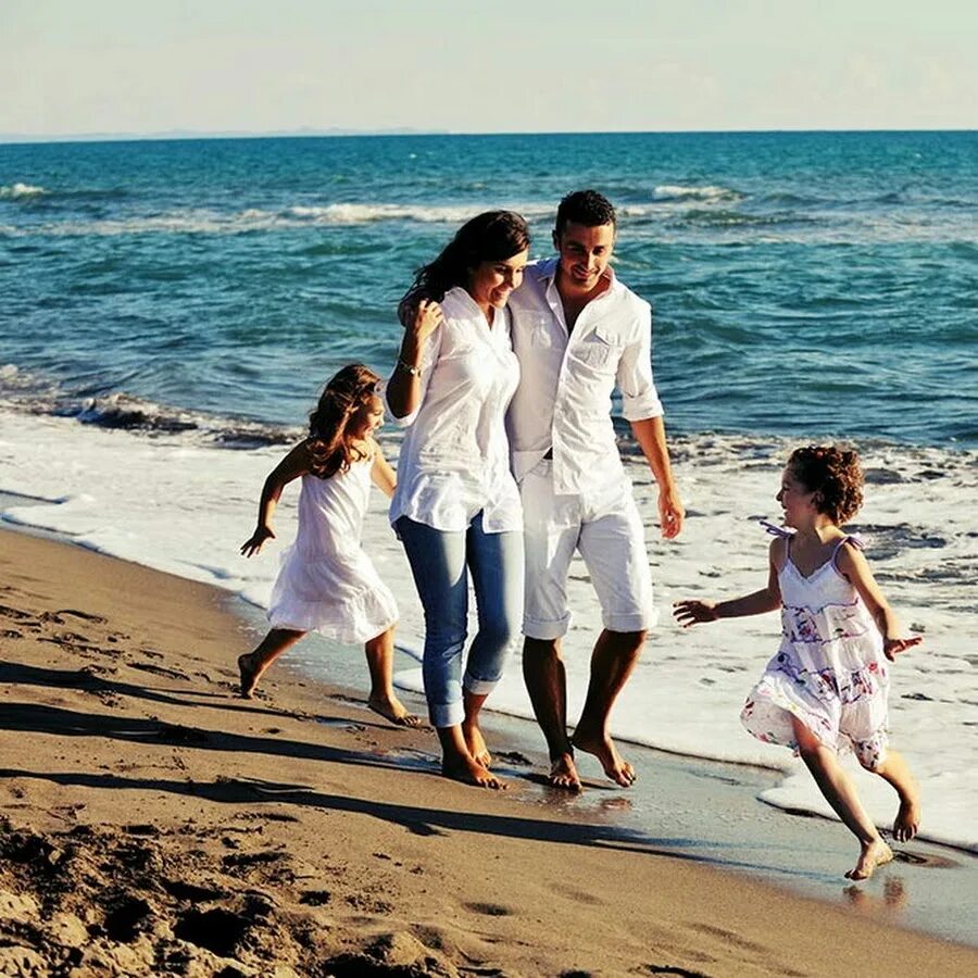 Что такое идеальная семья. Красивая семья. Идеальная семья. Фотографии идеальной семьи. Семья на море.
