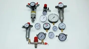 Регулятор давления 1/4. Реле давления для компрессора pegas pneumatic 2608и. Арматура для компрессора. Воздушная арматура для компрессора. Компрессорная головка 2000 л/мин.