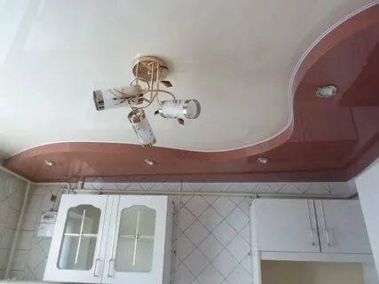 Двухуровневые натяжные на кухне