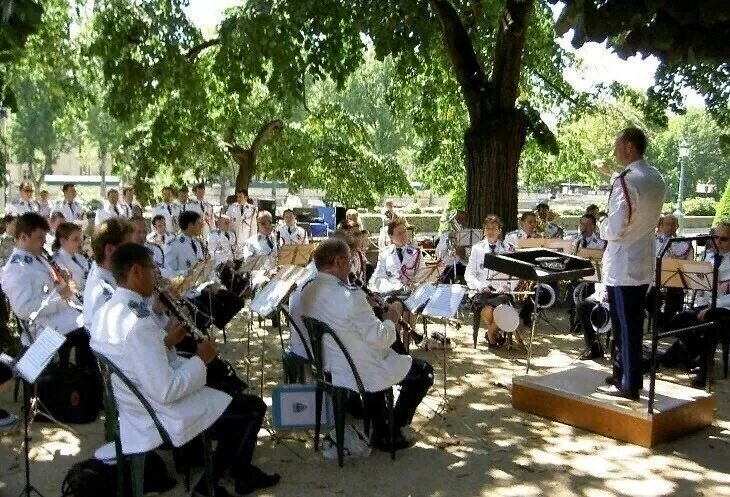 "в городском саду играет духовой оркестр" шуя. летний сад в санкт-петербурге оркестр. в городском саду играл оркестр. в городском саду играл оркестр. лето в парке оренбург духовой оркестр.