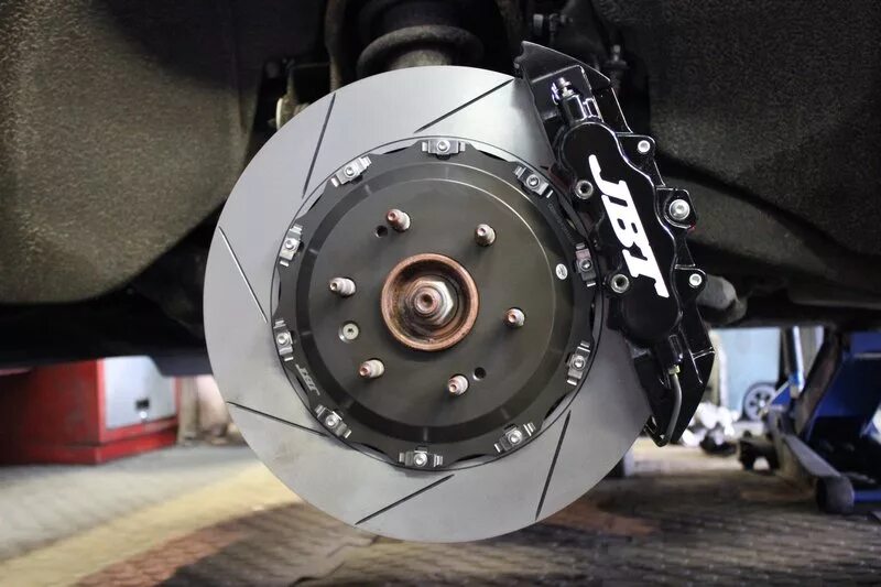 передние тормоза citroen c5. тормозная система фольксваген т5. тормозные диски brembo lc200. колодки range rover sport 6pot. тормозной диск ferrari f90.