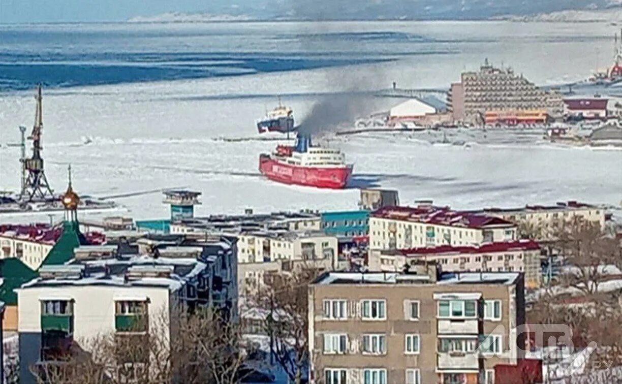 Пары сахалин. Сахалин 8. паром сахалин 8. жители сахалина. бухта тихая зимой сахалинская область.