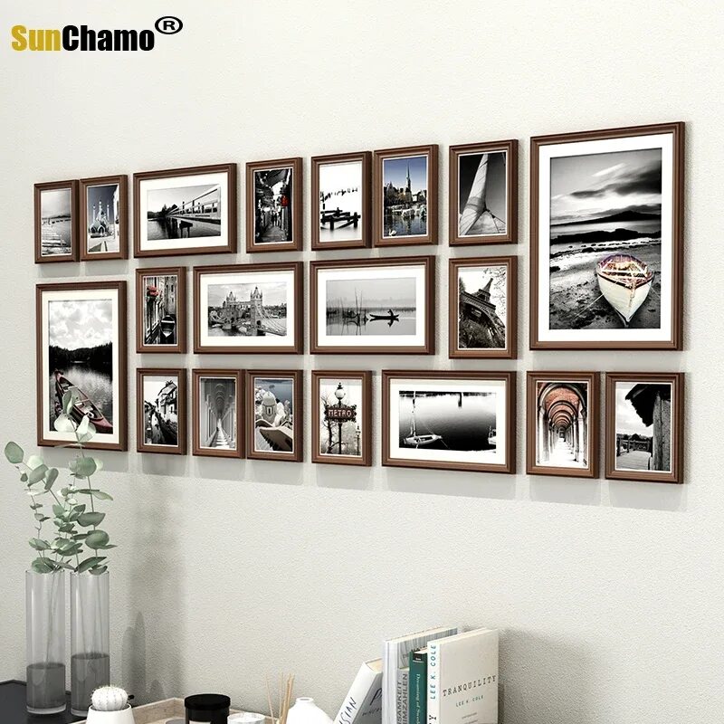 For a look that's simple and clean, this gallery is inspirational. Frame black s