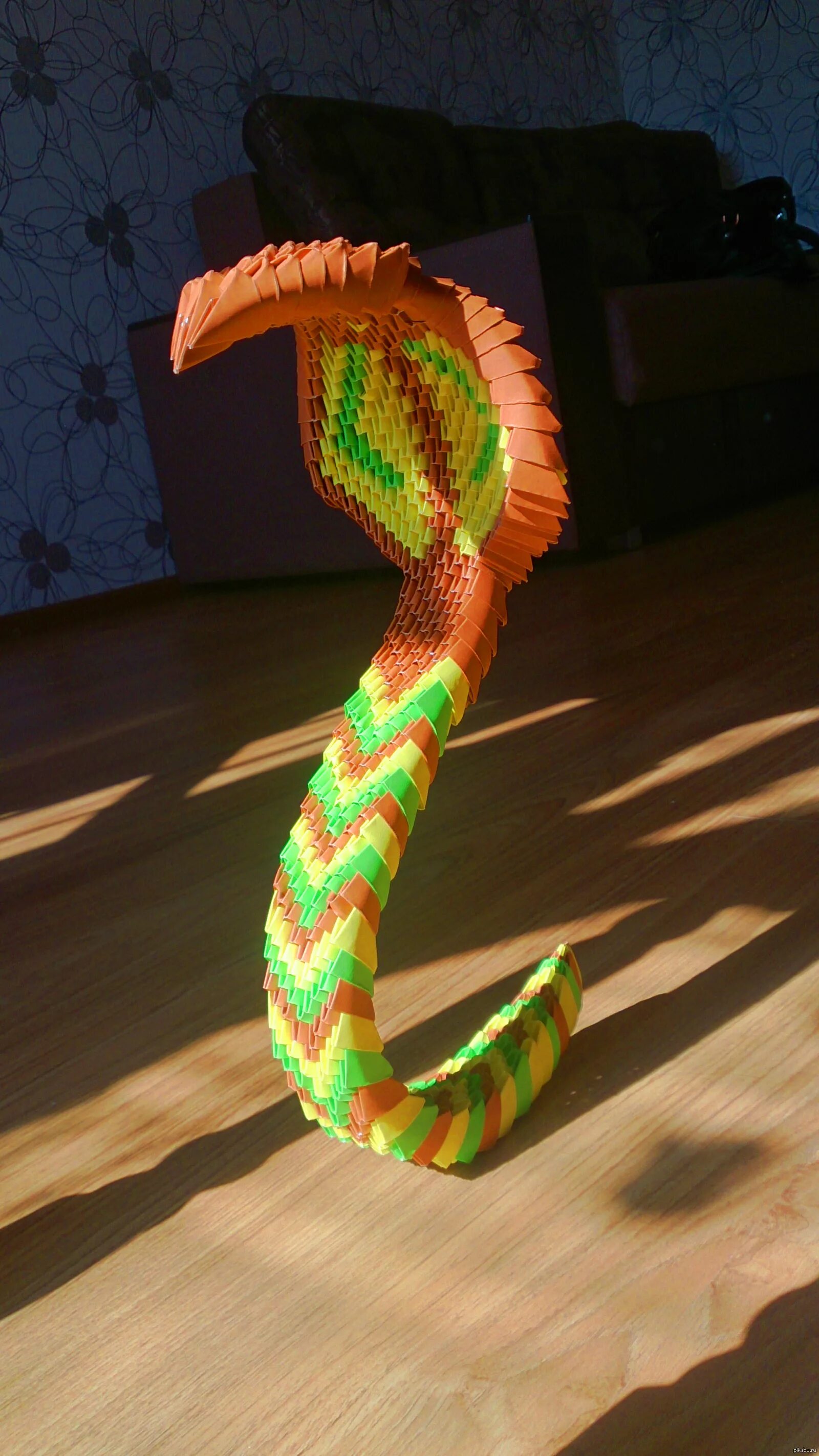 Змейка своими руками. Модульное оригами змея. Змея из бумажных модулей. Змея из модулей оригами. Поделка змея из бумаги.