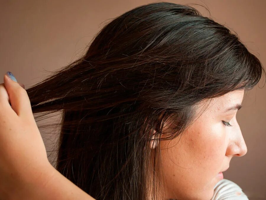 как избавиться от жирности волос. густые толстые волосы. от жирности волос в домашних условиях. как избавиться от жирности волос. реклама шампуня для волос.