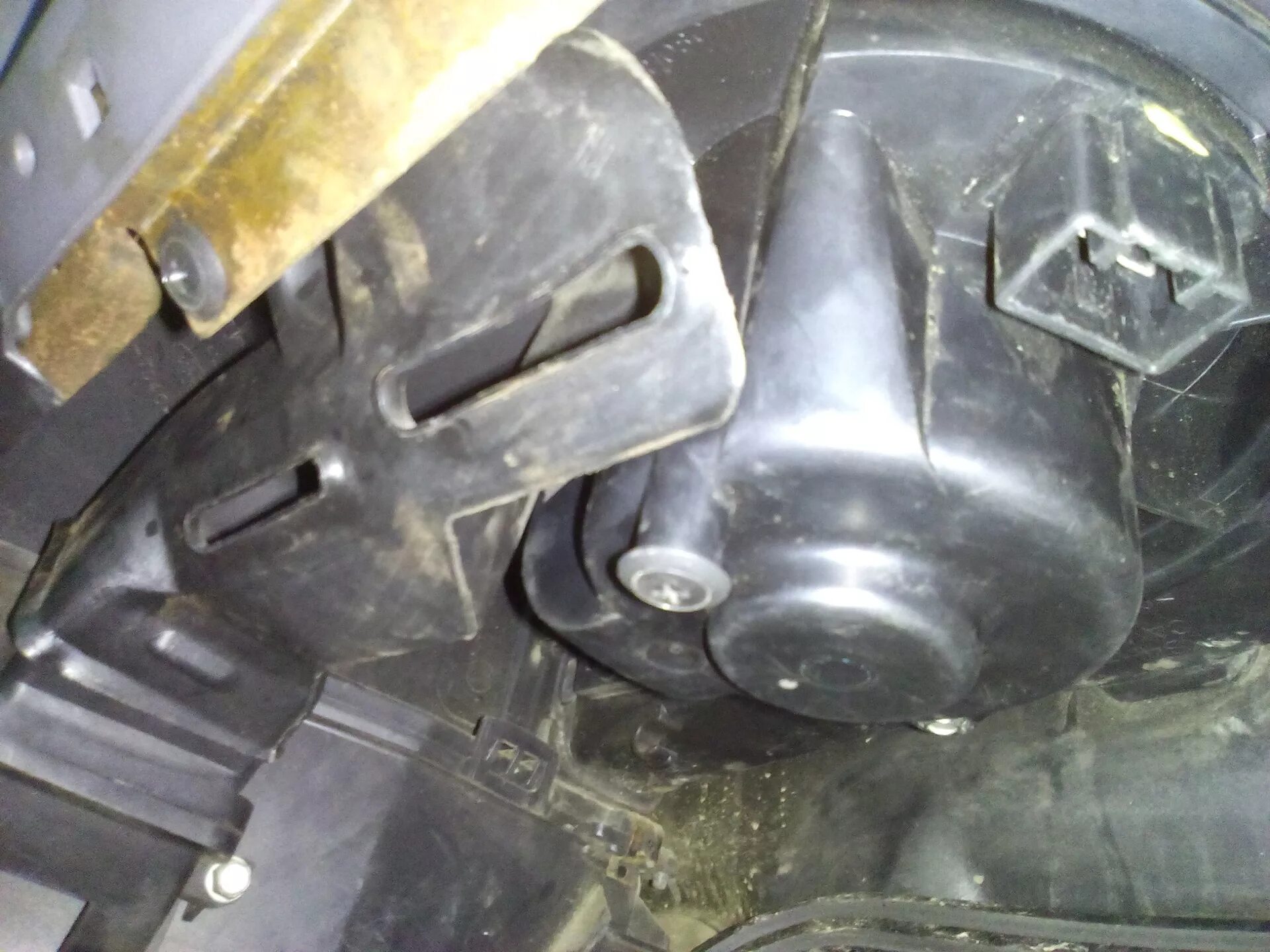 Как поменять моторчик печки фокус 2. Моторчик печки форд фокус 2. Мотор печки ford focus 2. Двигатель вентилятора печки форд фокус 2. Мотор печки ford focus 2.