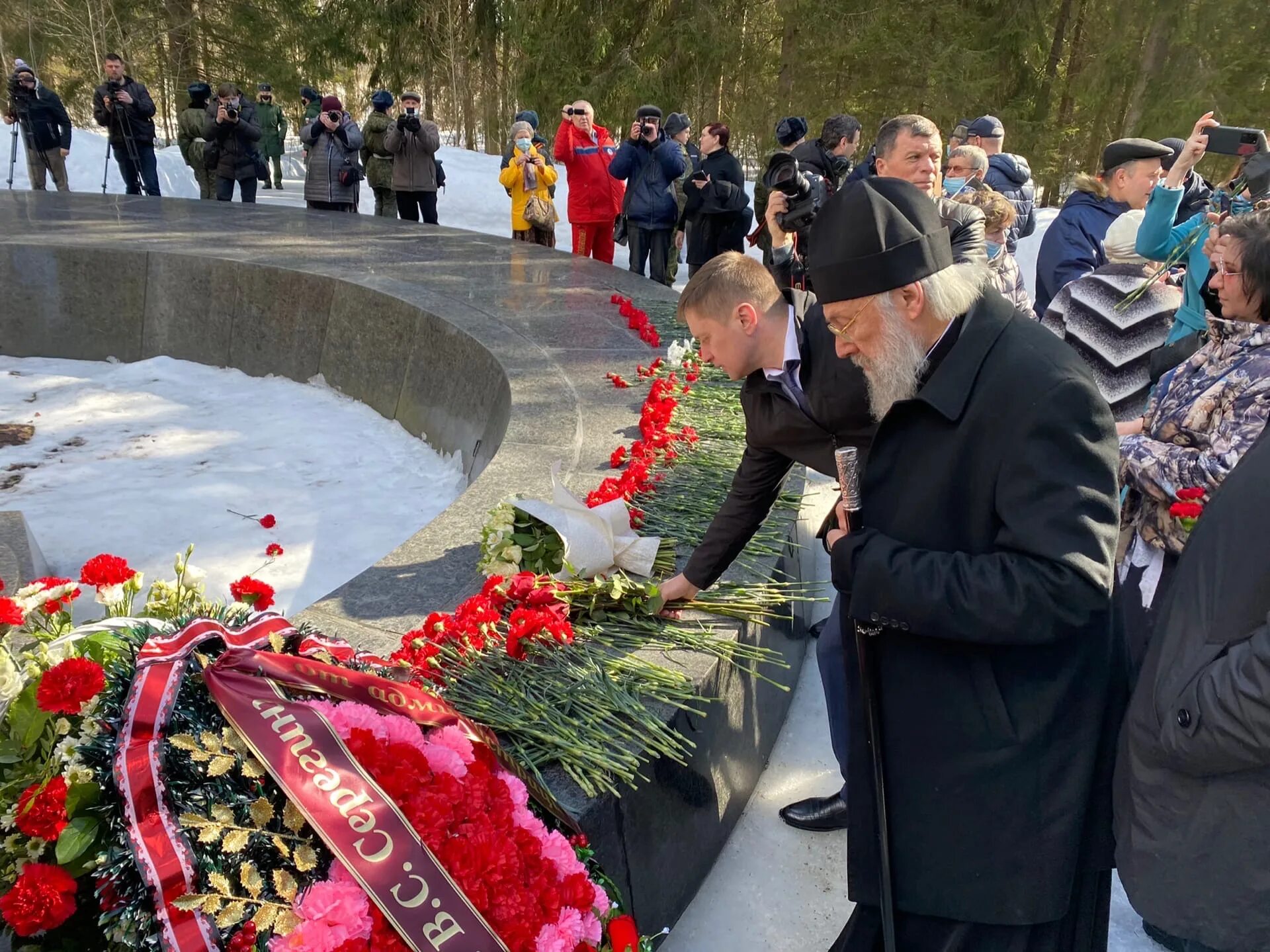 Биография гагарина смерть. Годовщина смерти Гагарина. День памяти Гагарина и Серегина. Годовщина гибели Гагарина.