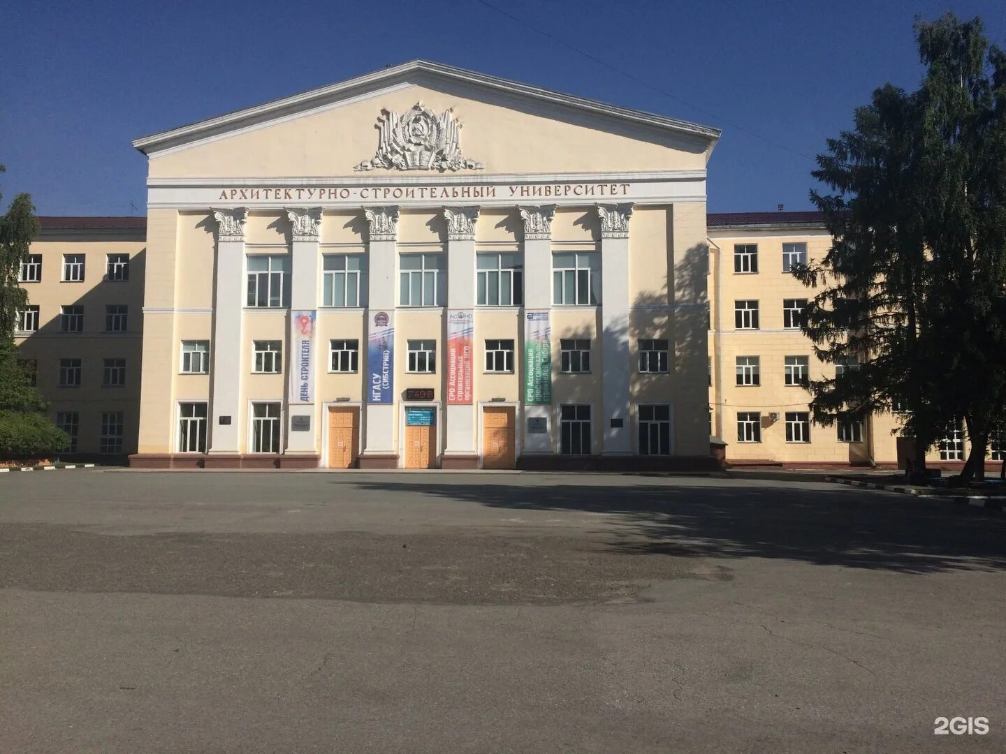 Институт на каменской в новосибирске. Академгородок новосибирск нгу. Новосибирский государственный университет. Новосибирский государственный нинх. Новосибирский государственный университет ссср.