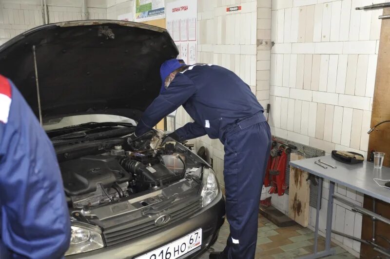 колледж технологии в автосервисе. колледж техники и технологий. кванториум омутнинск. производственная практика автомеханика. компьютерная диагностика автомобиля.