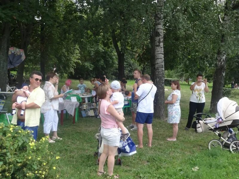 Парк ангарские пруды. Парк ангарские пруды яблоневый сад. Амфитеатр в парке ангарские пруды. Ангарские пруды концерт. Ангарские пруды концерт.
